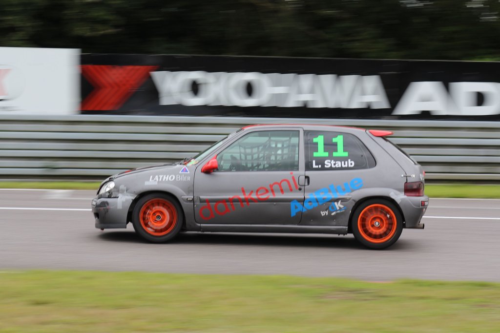 Lukas Staub er for alvor ved at finde sig til rette i klassen, og han bliver hurtigere og hurtigere i den lille Citroen Saxo VTS
(Foto: JJ Media)
